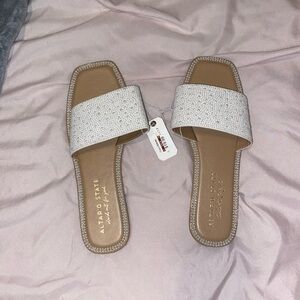 Pearl sandals